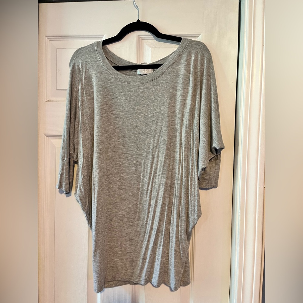 Gray slouchy top